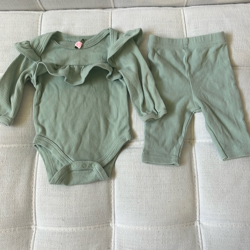 Emily and Oliver baby girl set 0-3 months in great condition.